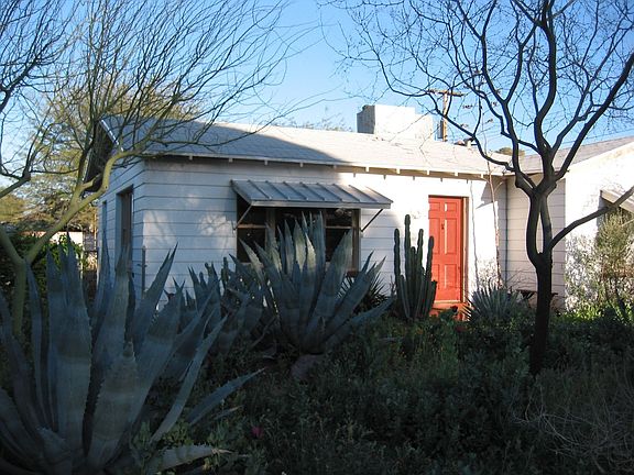 The west facing front of the home.