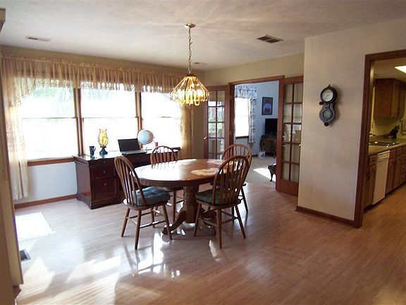 5th image of 698 Essex Way