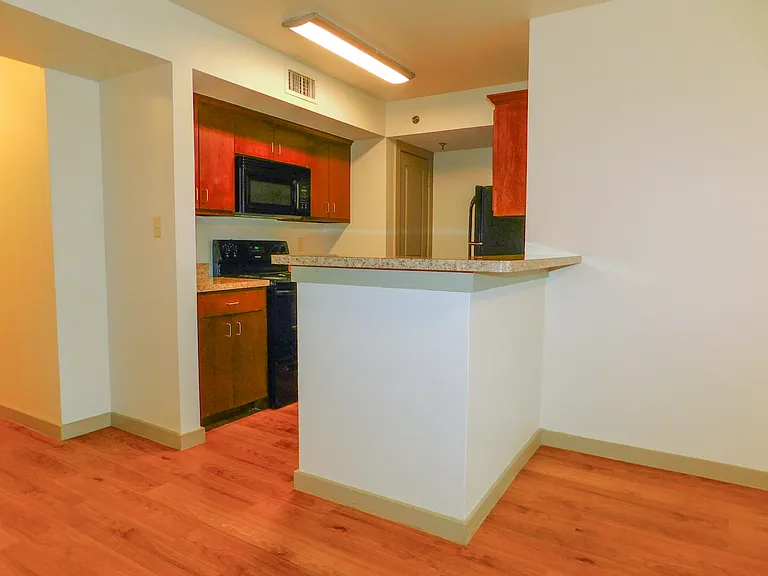 1512 N Elm St #101 — Photo 7