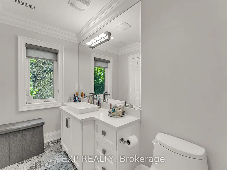 606 Lakeshore Rd W — Photo 33
