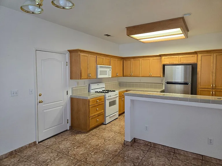 3621 S Bollinger Ct — Photo 3