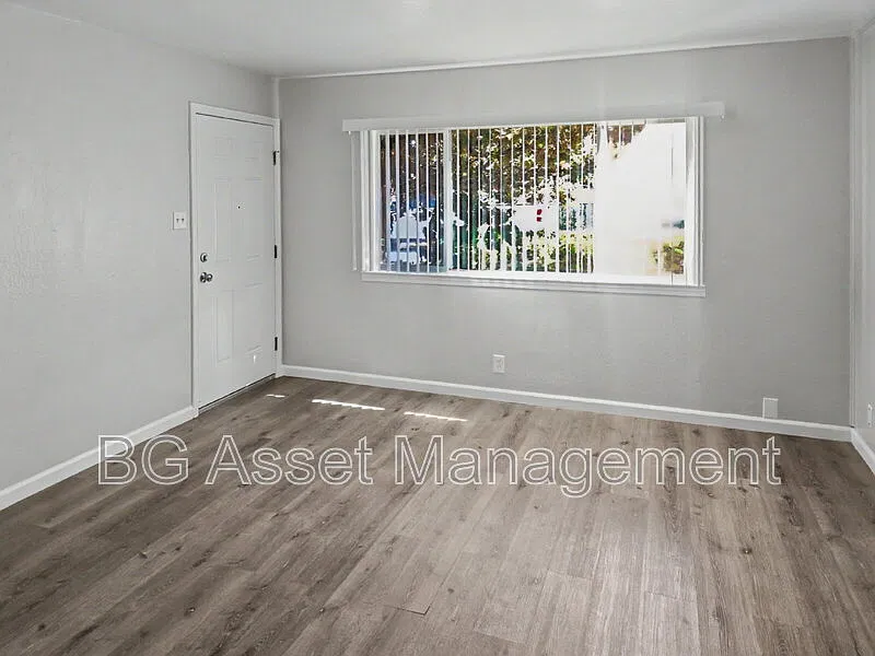 2 bed, 1.0 bath, 825 sqft, $1,895 — Photo 2