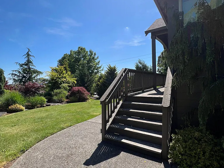 9706 SE Hillcrest Rd — Photo 8