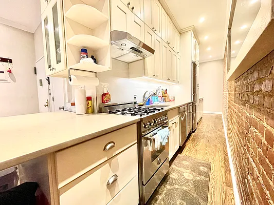 Rented by Compass | media 16