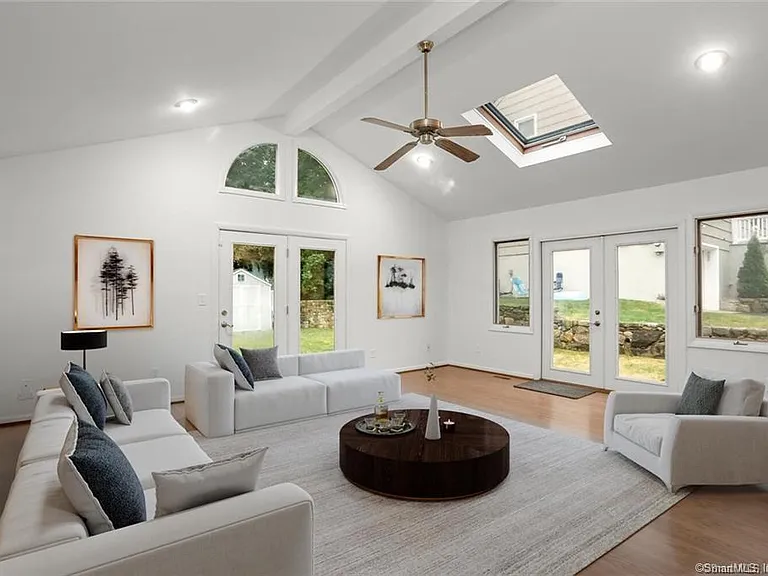 10 Harvann Rd — Photo 2
