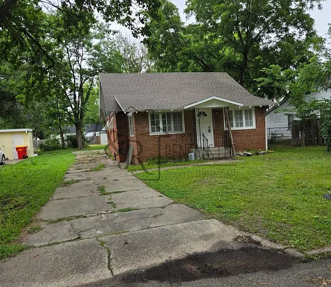 513 E Adams St — Photo 1