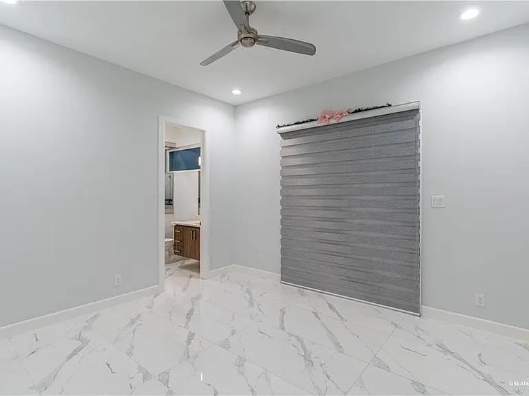 2416 S Thames Dr — Photo 15