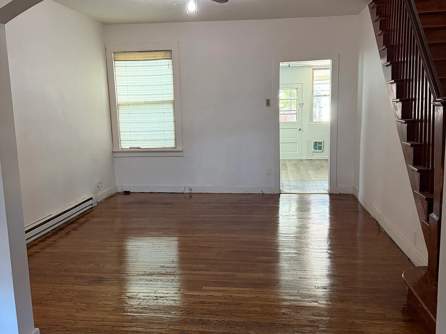4 bed, $1,200 — Photo 2