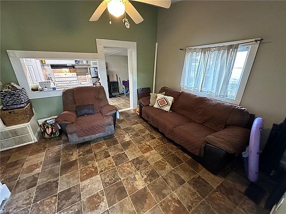 4th image of 162 Club House Dr