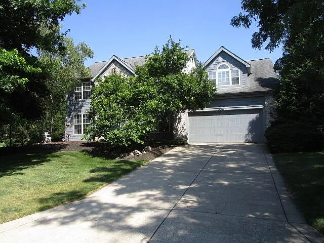 5669 Maplewood Ct photo 1