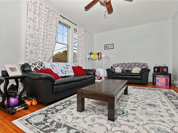 3rd image of 209 Scofield Ave