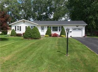 12 Phyllis Ln, Rochester, NY 14624