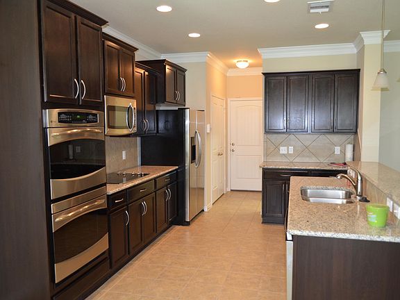 5th image of 818 Siena Ct