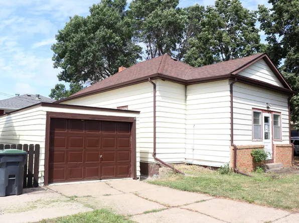 311 1st Ave NE, Mandan, ND 58554