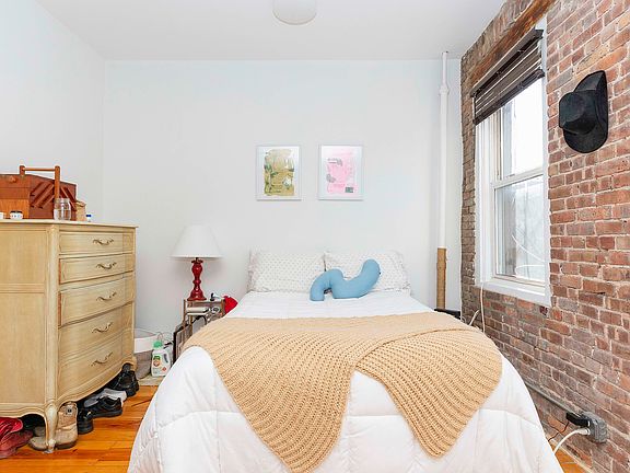 5th image of 524 Putnam Ave APT 2F