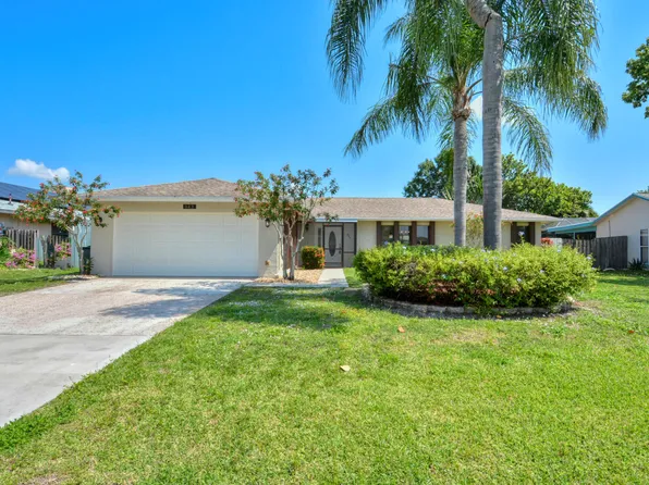 943 SE Browning Ave, Port Saint Lucie, FL 34983