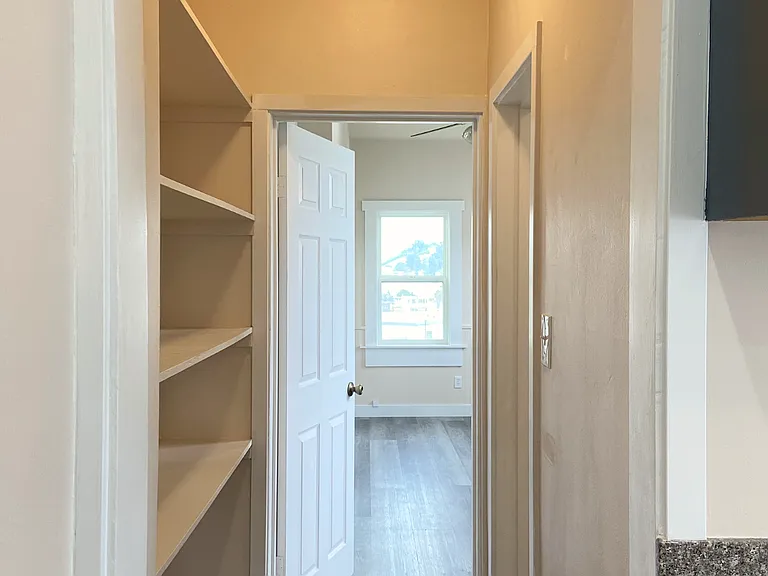 1528 Attridge Ave — Photo 6