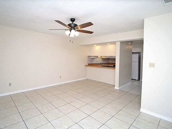 3rd image of 8113 Stonebrook Dr
