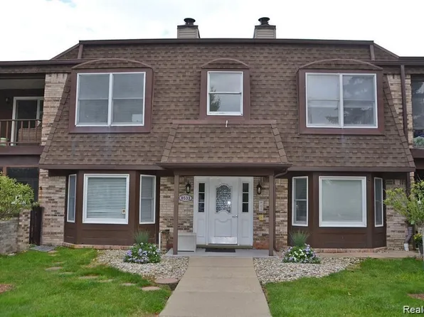8533 Mathias Dr APT 35, Grosse Ile, MI 48138