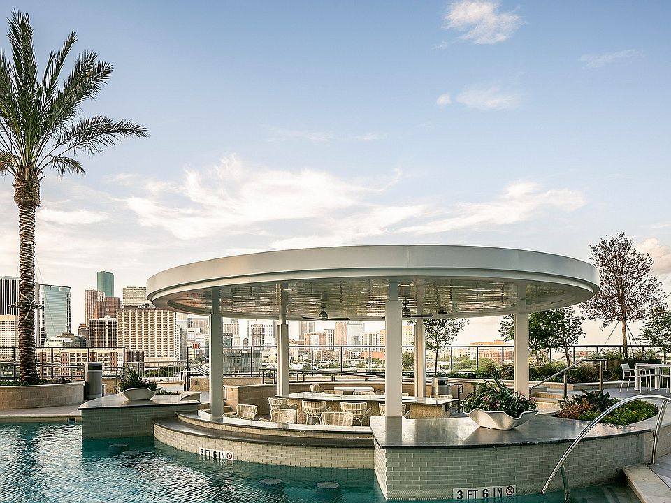 Swim Up Pool Bar