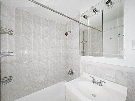 4th image of 41 Park Ave APT 7E