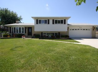 328 Elmont Ct, Schaumburg, IL 60193