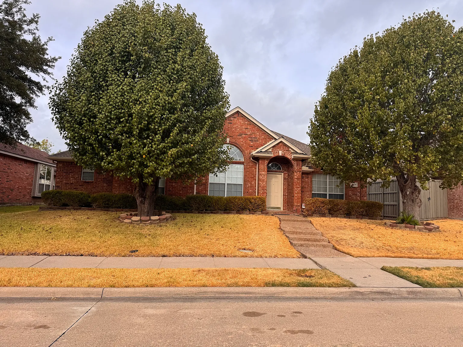 4 bed, 2382 sqft, $3,050 — Photo 3