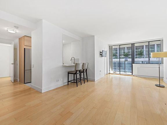 5th image of 245 E 93rd St APT 17A