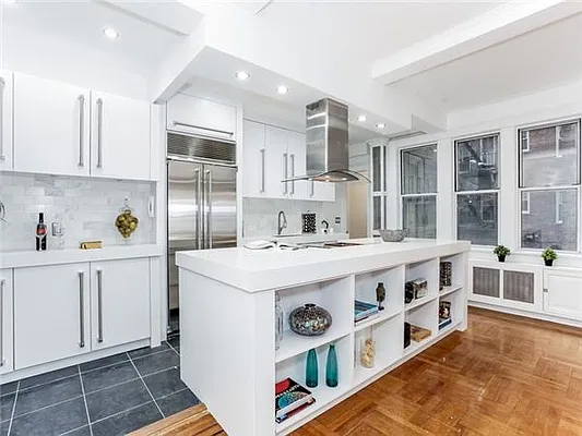 Sold by Avenue Sotheby's International Realty | media 26