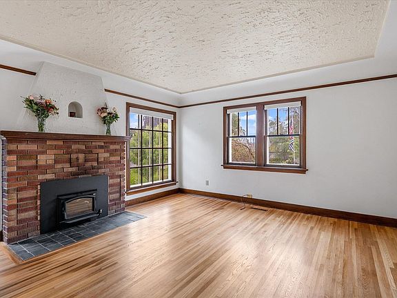 3rd image of 3507 N Normandie St