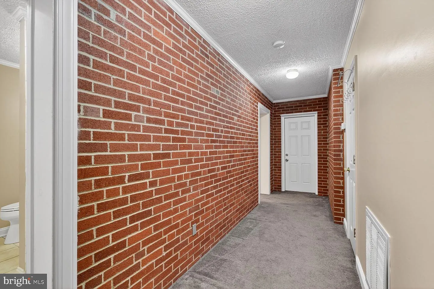 1 bed, 800 sqft, $1,950 — Photo 2