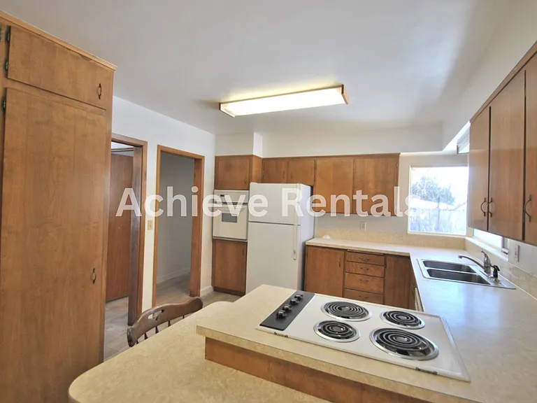 841 Juniper Dr — Photo 6