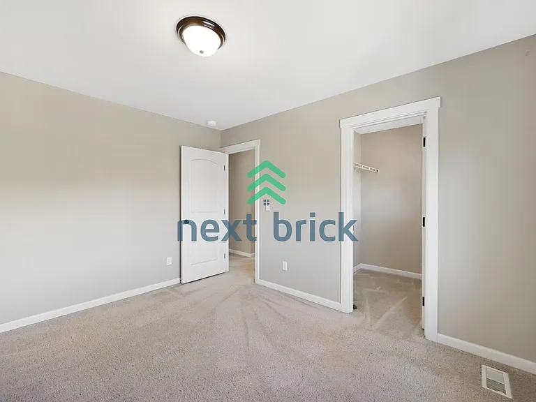 323 Graham Ave NE — Photo 13