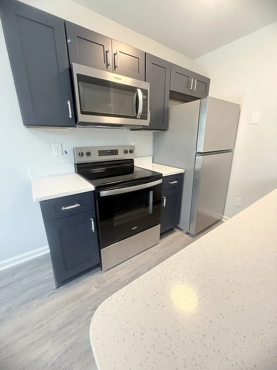 Building Photo - 803 6th Ave S #D