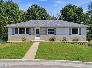121 Wagonwheel Dr, Jefferson City, MO 65109