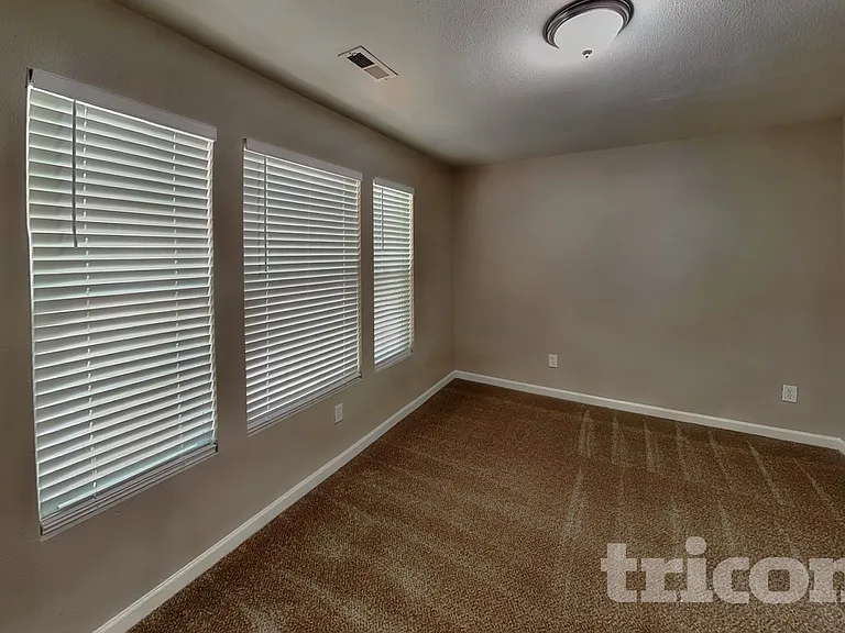 758 Sinclair Dr — Photo 11