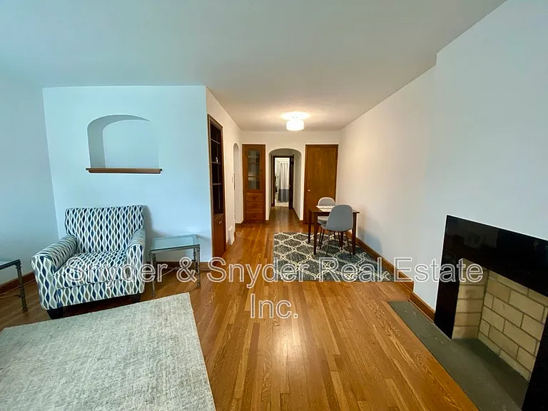 1093 N Main St — Photo 3