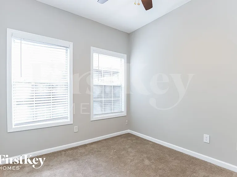 9215 Fleetwood Trl — Photo 11