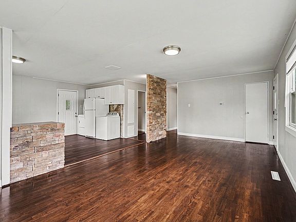 4th image of 233 Taylor Ave