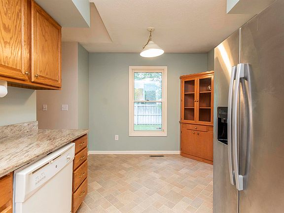 5th image of 2309 Foxfire Dr
