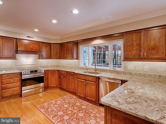 3rd image of 1807 Falstaff Ct