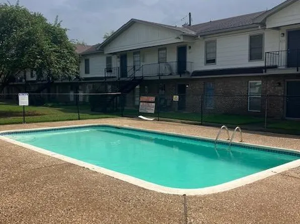 Gladefield Garden Apartments, 2100 Wise St #203, Bridge City, TX 77611