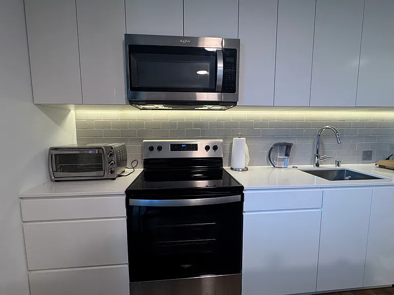 987 Queen St #2011 — Photo 6