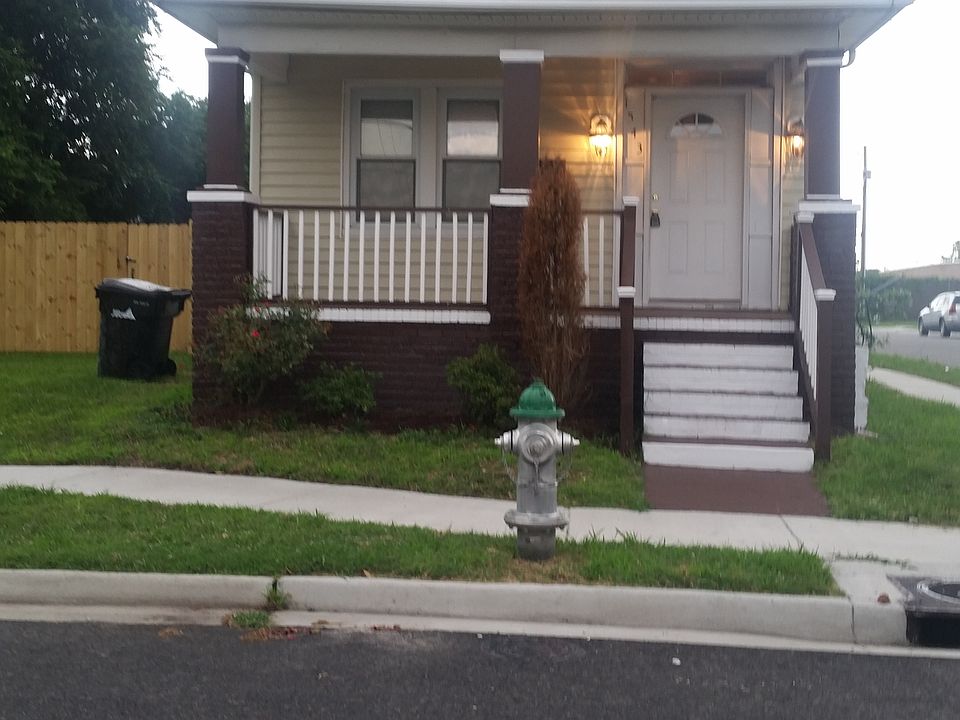 1st image of 1543 Centre Ave
