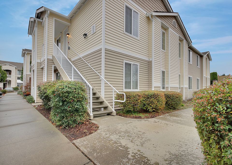 1st image of 10016 186th Pl E Unit 204