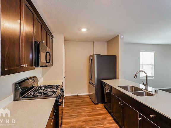 3rd image of 14356 Cloudview Way