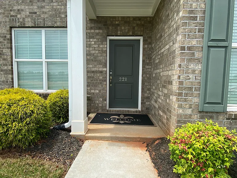 221 Scenic Rd — Photo 3