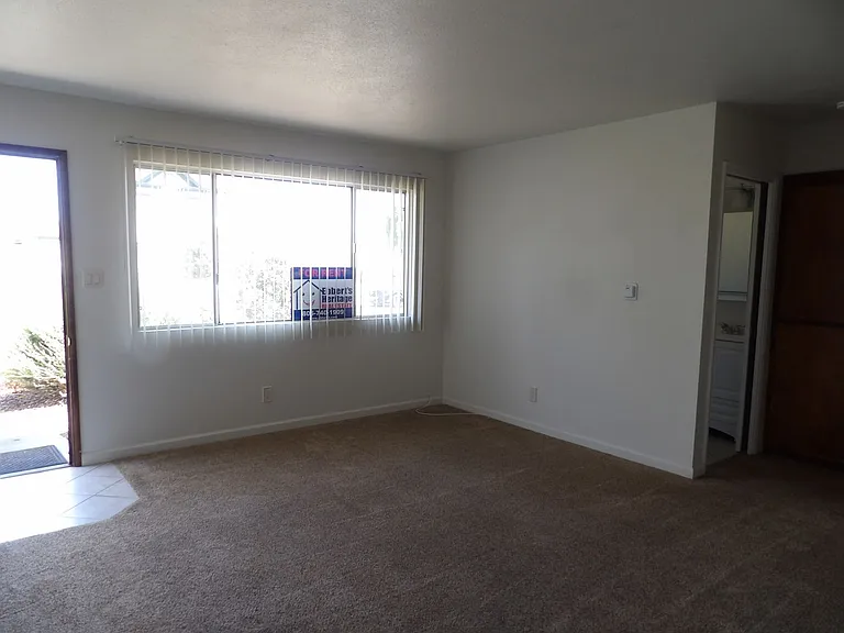 504 1/2 W Walnut Ave #A — Photo 3