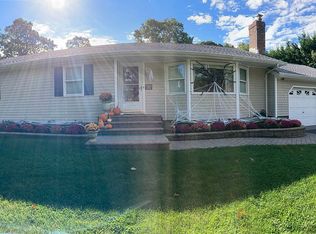 2 Rolling Rd, Miller Place, NY 11764