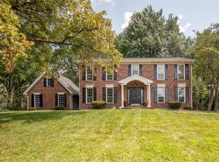 931 Camargo Dr, Ballwin, MO